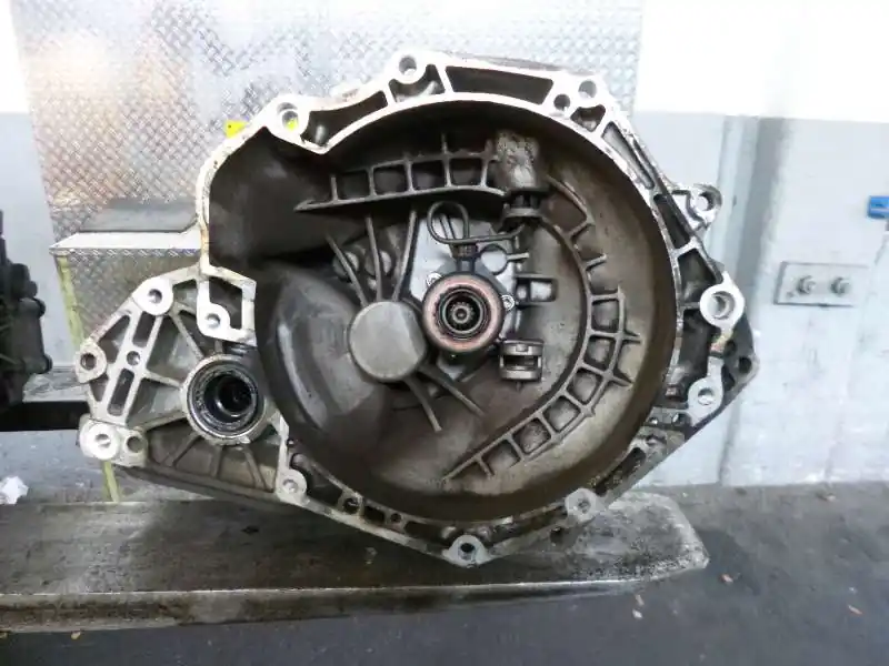 Getriebe und Differential gebraucht OPEL CORSA C (AB 00) Baujahr 2002 Sonderangebot