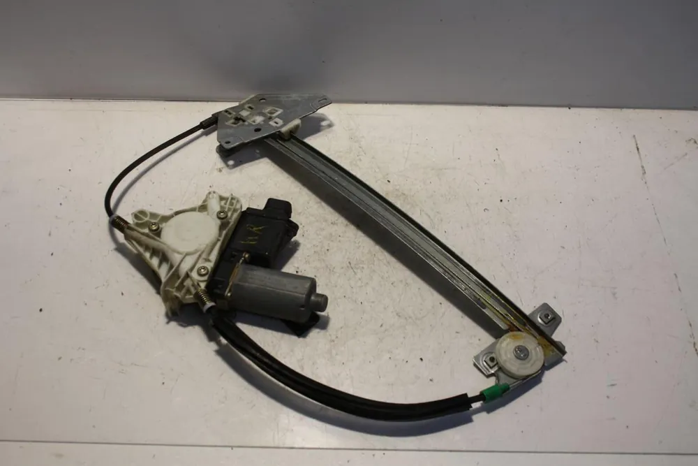 Sonstiges gebraucht MITSUBISHI CARISMA Baujahr 2004 Sale